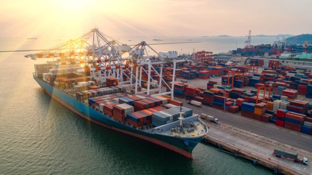 CONTAINERS: Efeito da pandemia gera caos em portos marítimos pelo mundo